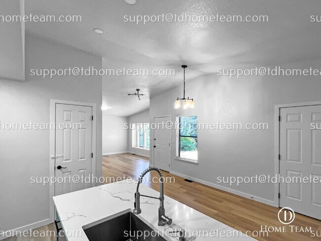 Building Photo - "Charming 3-Bedroom Retreat with Cozy Fire...