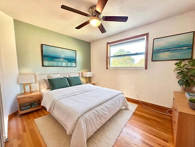 Building Photo - DeLand POOL-home: 4Bedrooms/2Baths - Perfect for family living!