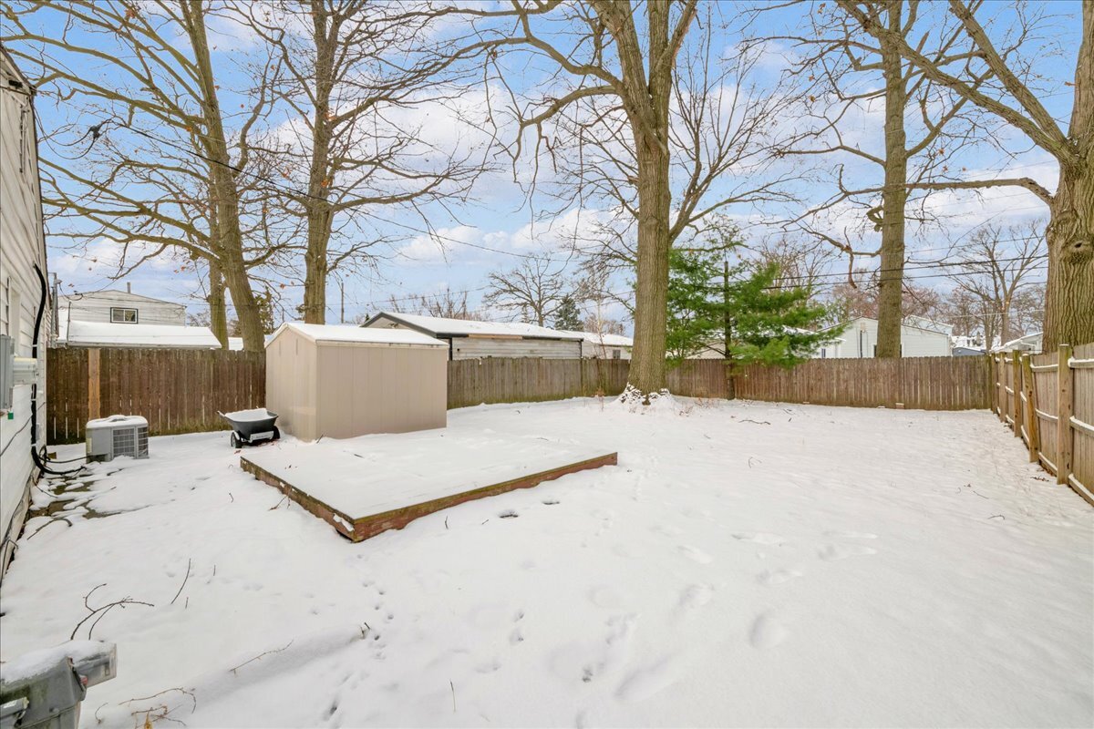 Building Photo - 26435 Tawas St