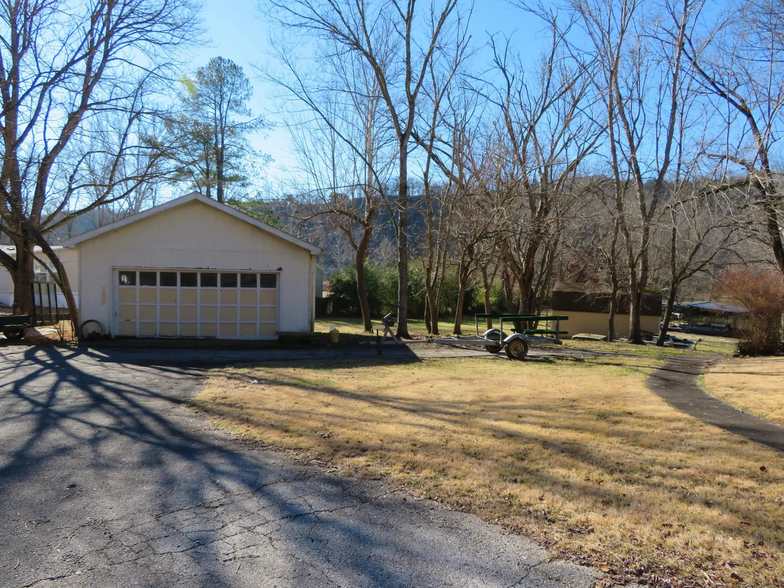 Building Photo - 2348 State Highway Y