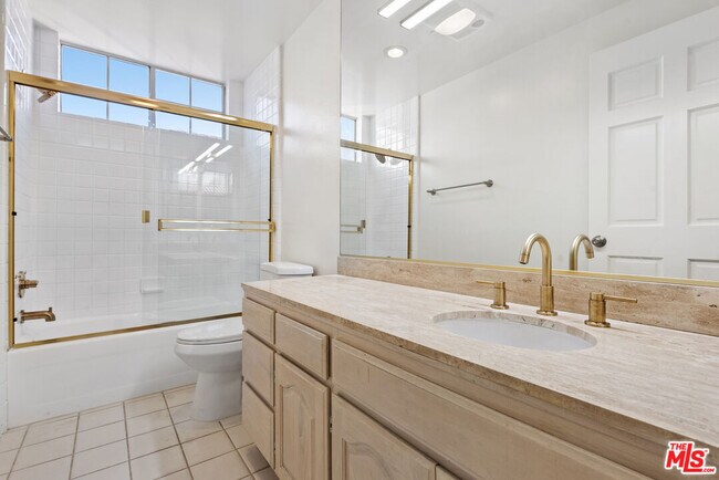 Building Photo - 2025 S Beverly Glen Blvd