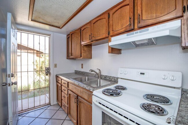 Building Photo - 123 S Magnolia Ave