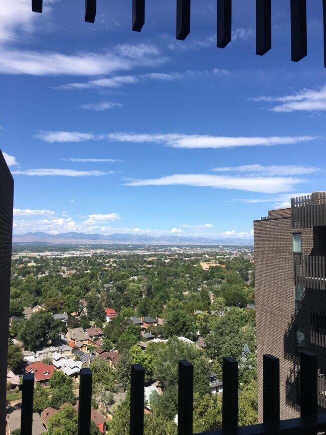 Building Photo - 460 S Marion Pkwy