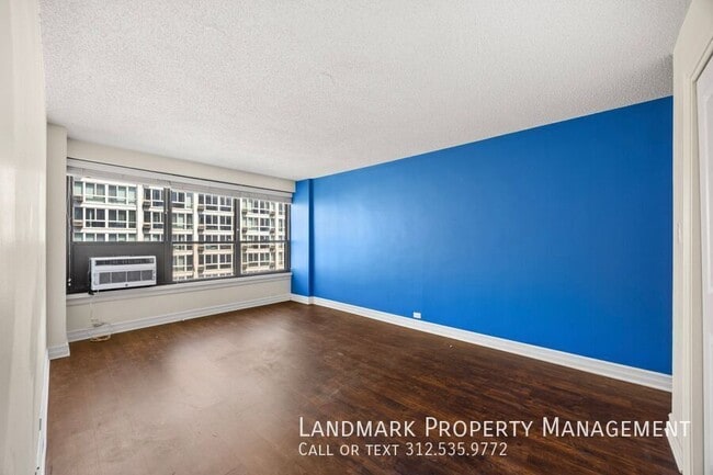 Building Photo - 2930 N Sheridan Rd