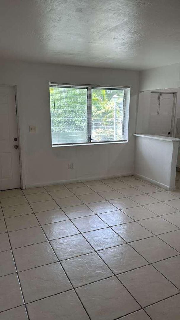 Building Photo - 2-bedroom for rent in N. Miami Beach