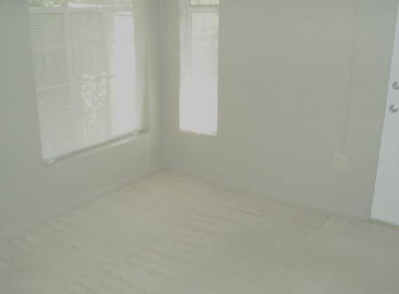 Building Photo - 825 Harris Ave