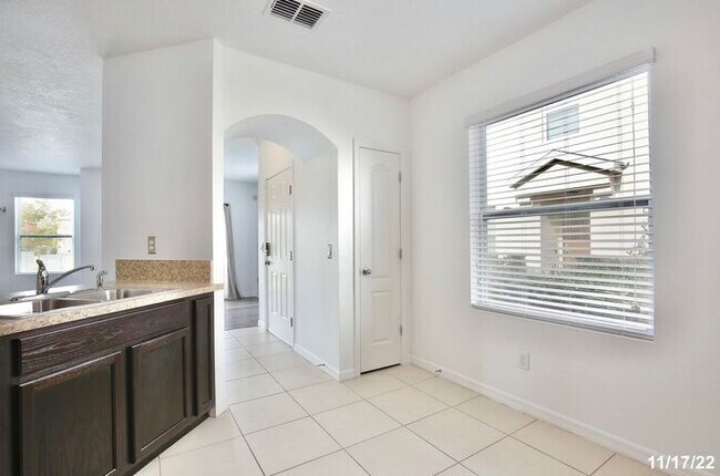 Building Photo - Spacious 3/2.5 Townhome with a 2 Car Garage and a Beautiful Pond View in Westwood Condos - Orlando!