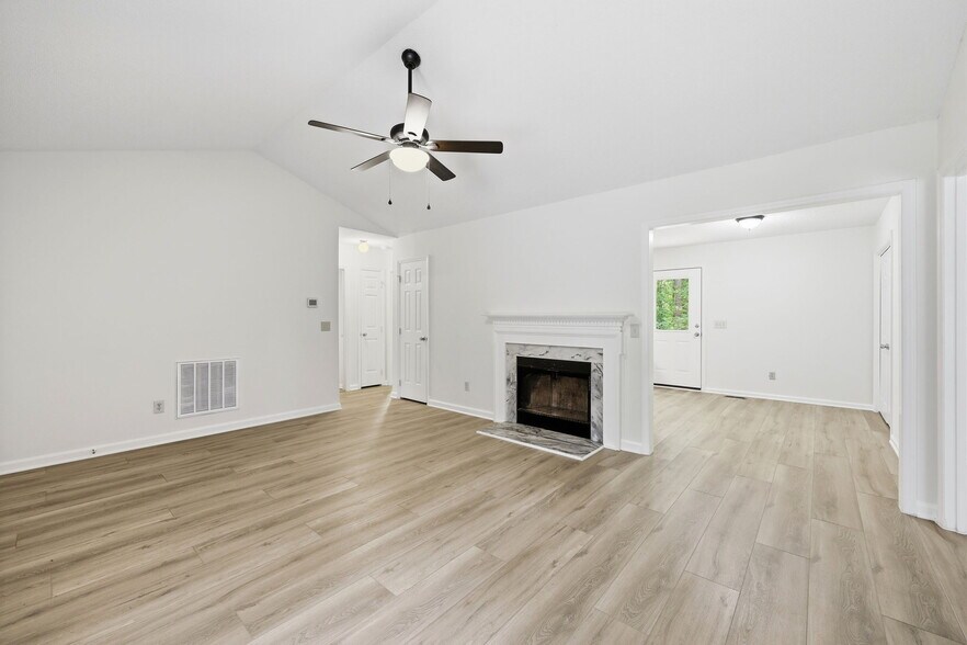 Building Photo - 2736 Stageline Dr