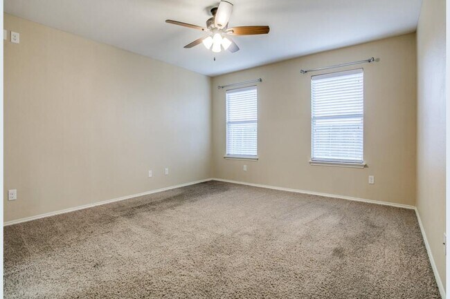 Building Photo - 1202 Angelina Dr