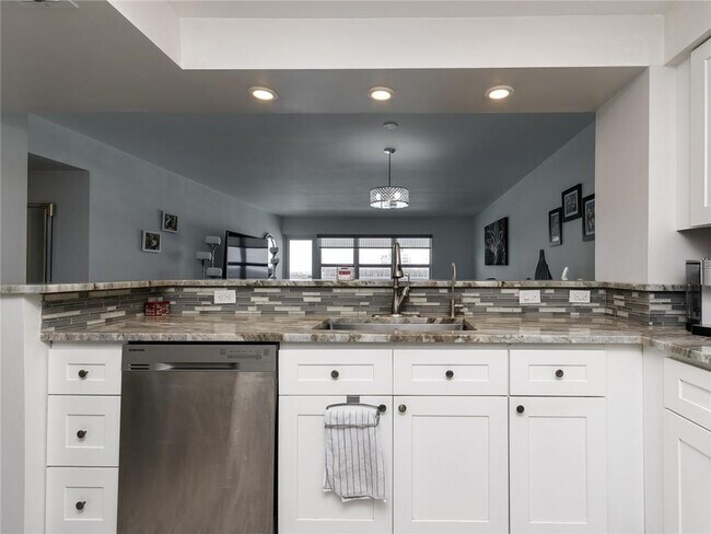 Building Photo - 3900 Galt Ocean Dr