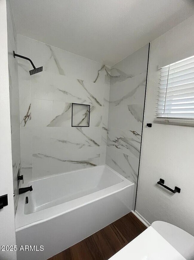 Building Photo - 4023 E Heatherbrae Dr