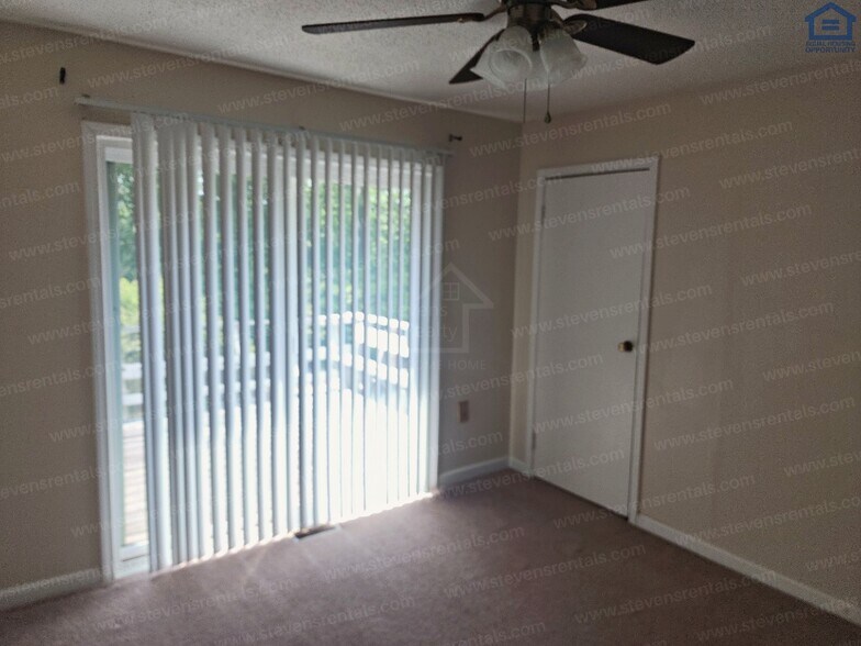 Building Photo - 163 Lakeshire Dr