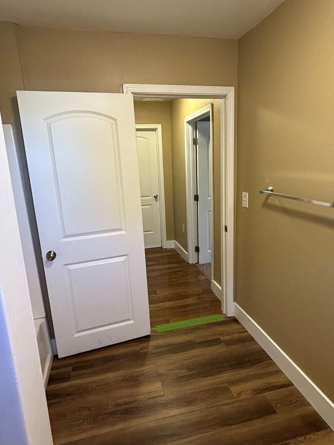 Building Photo - 4 bedroom 2 bath next to Chico State with ...
