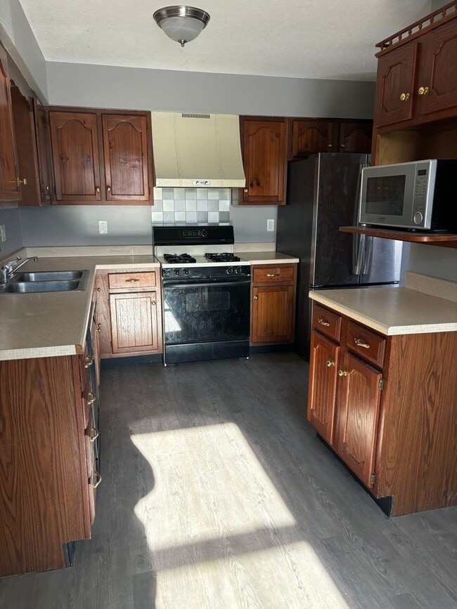 Building Photo - 3 Bedroom Home w/ Garage in Marion, IA