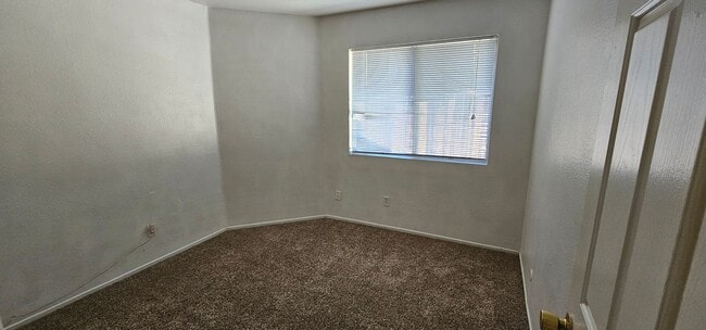 Building Photo - Silver Creek Home 3 Bed 2 Bath + Office