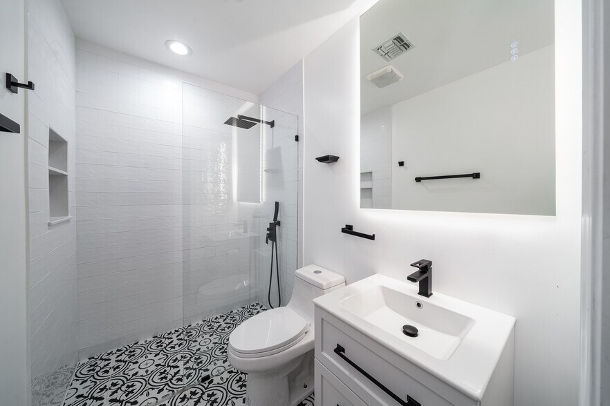 2nd bathroom - 204 Jackson St