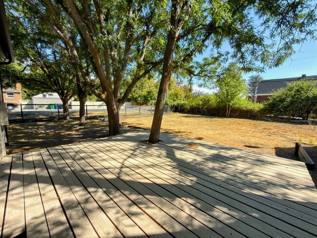 Building Photo - Newly Updated 2-Bedroom Home