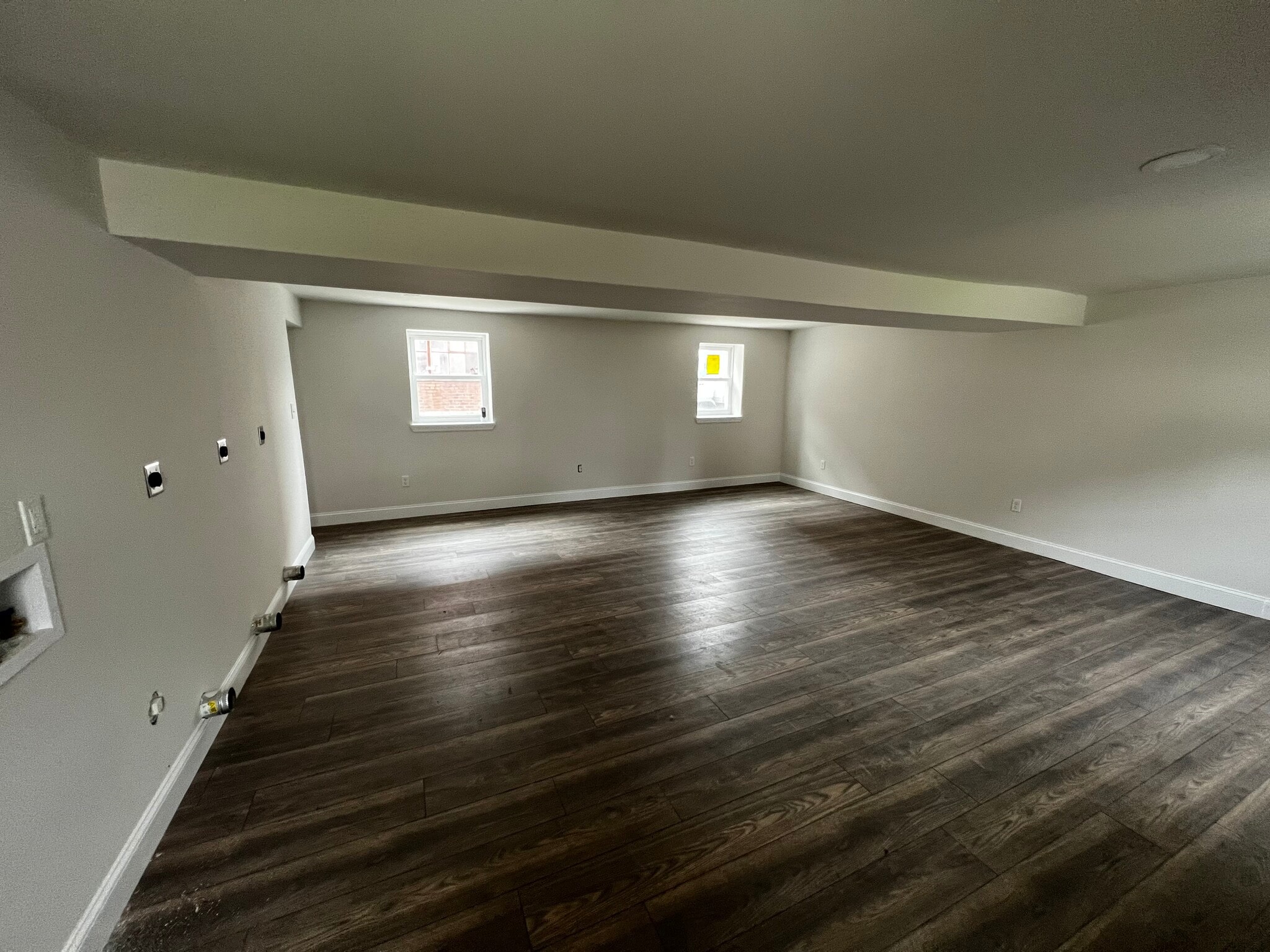 Building Photo - 566 E High St