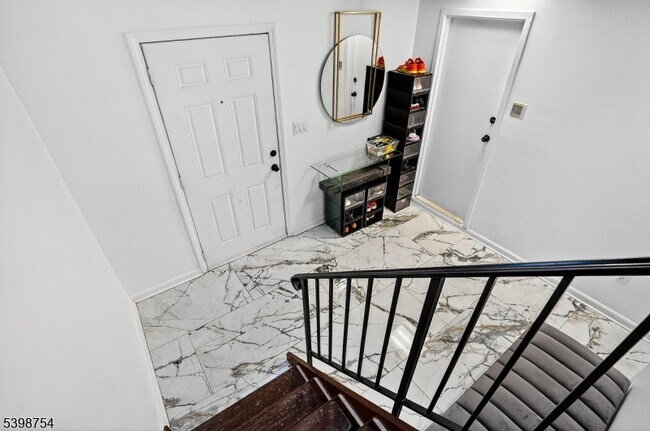 Building Photo - 121 Arlington St