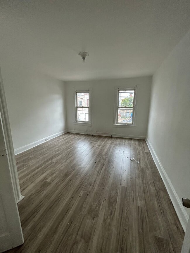 Building Photo - 39 Adeline St