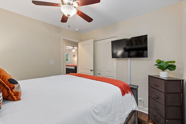 Building Photo - 121 King Ct