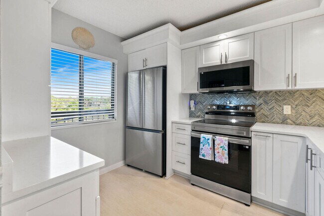 Building Photo - 601 Seafarer Cir