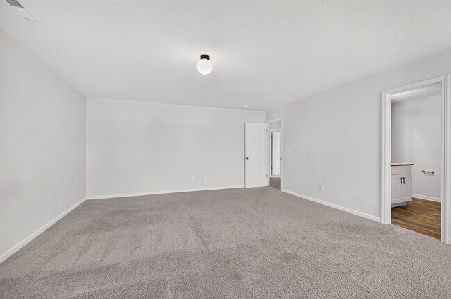 Building Photo - 2905 Shasta Dr