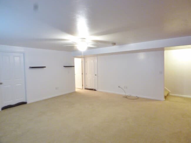 Building Photo - 3 Bd 3.5 Bath Model Like Townhome in Riverton
