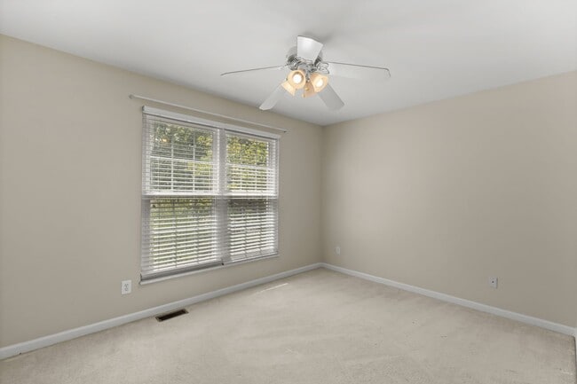 Building Photo - 1620 Dahlia Ct