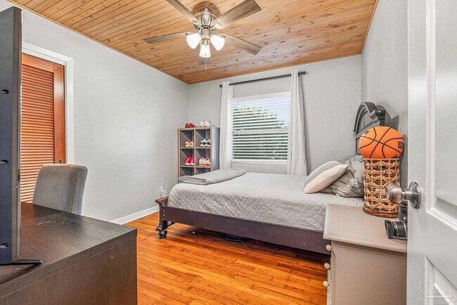 Building Photo - 319 Gamarra Rd