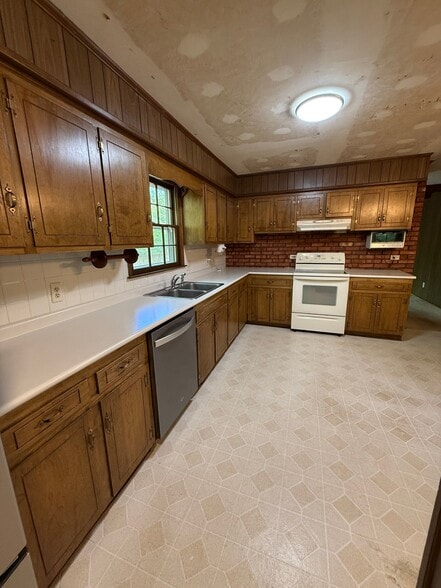 Building Photo - 1009 Temple St