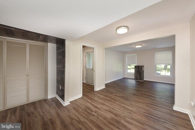 Building Photo - 401 Jene Ct
