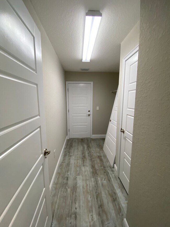 Building Photo - Custom Home - Desirable SE Ocala Neighborhood 3/2/2 **Won't Last**