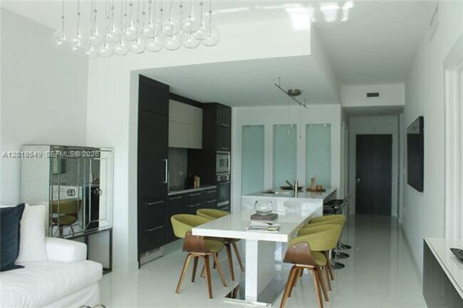 Building Photo - 900 Biscayne Blvd