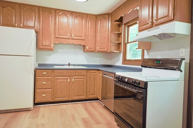 Building Photo - nice renovated 4 Bed 3 Bath