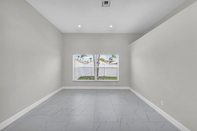 Building Photo - 491 SW 182nd Way