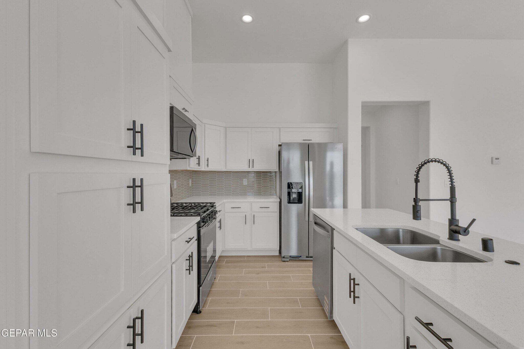 Building Photo - 12716 Middlesbrough Ave