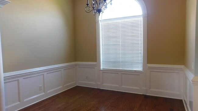 Building Photo - 4016 Lake Russell Dr