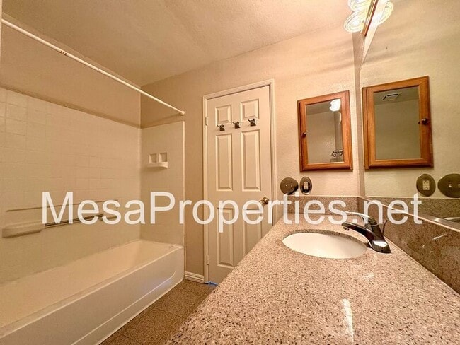 Building Photo - 14383 La Crescenta Ave