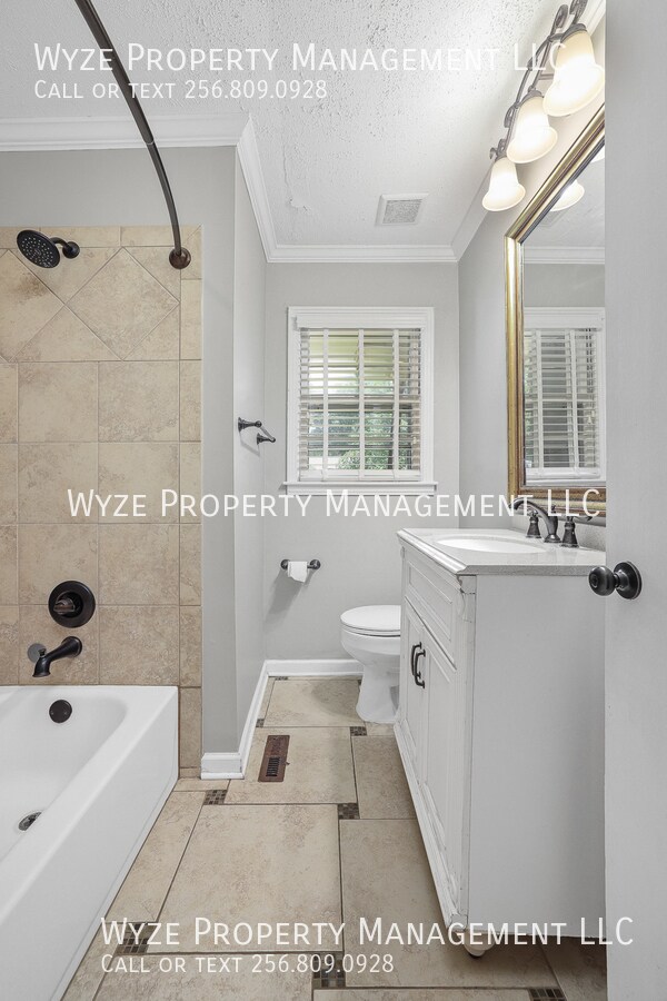 Building Photo - 1703 Sandlin Ave SE