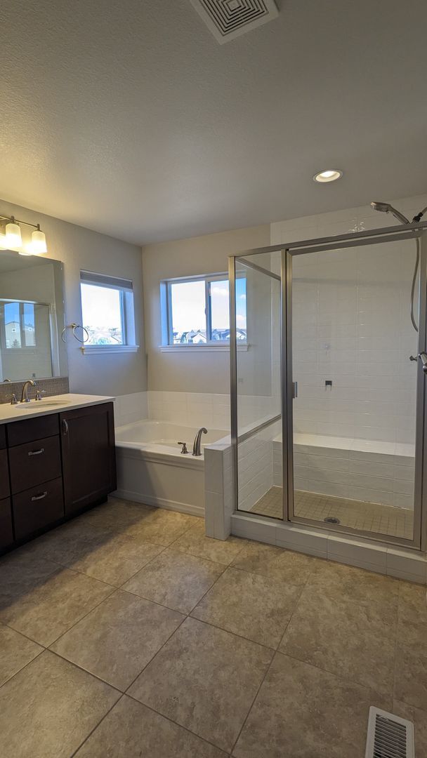 Building Photo - FOUR BED/3 BATH PRAIRIE STYLE HOME WITH GOURMET KITCHEN IN CORDERA NEIGHBORHOOD!