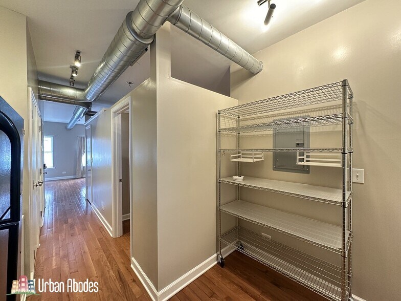 Building Photo - 674 N Orleans St