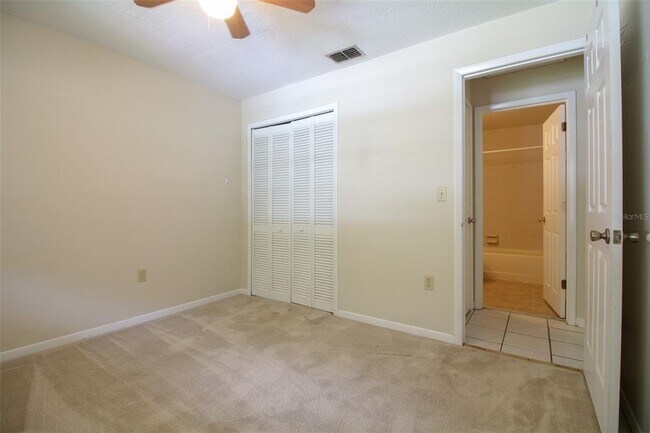 Building Photo - 906 Winnie Ln