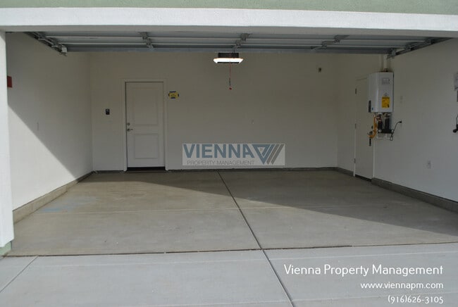 Building Photo - 525 Fox Hunt Wy