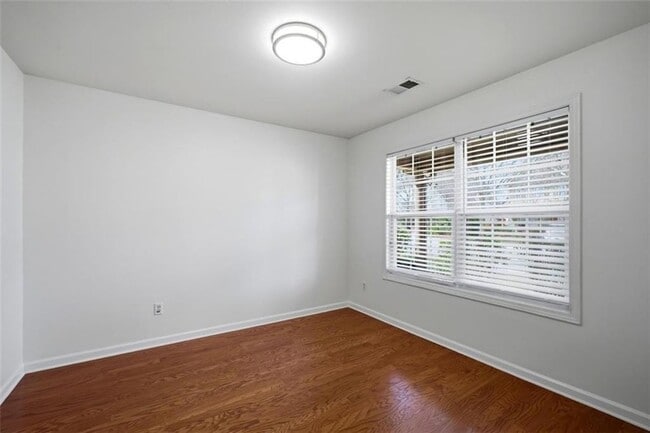 Building Photo - 6425 White Walnut Way