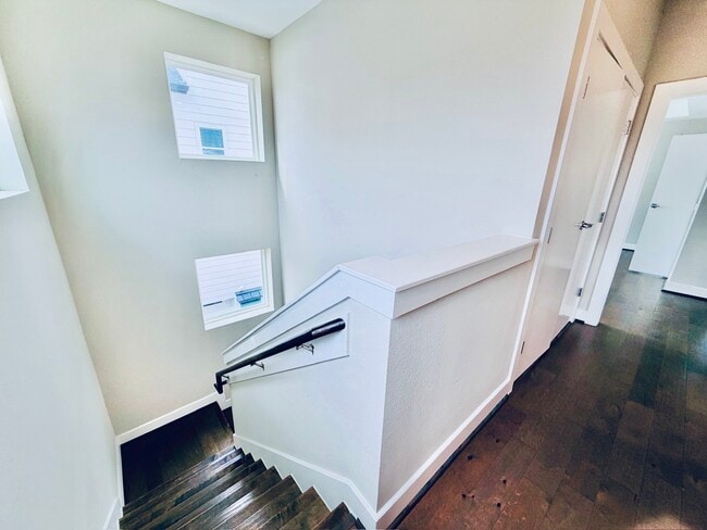 Building Photo - 2632 Bastrop St