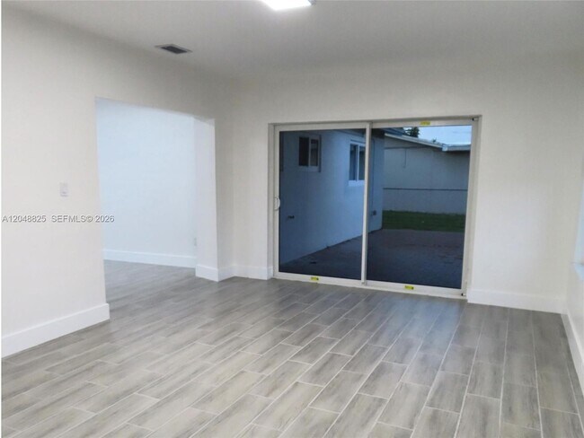 Building Photo - 1030 SW 96th Ave