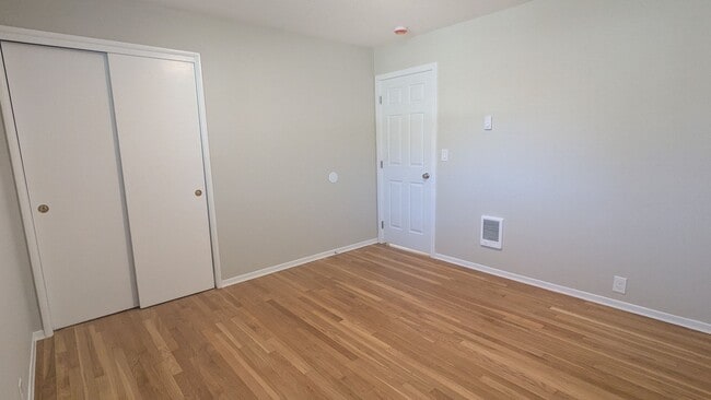 Building Photo - 3802/3804 Lincoln Avenue