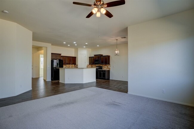 Building Photo - 3 bed 2 bath home in Quailwood!