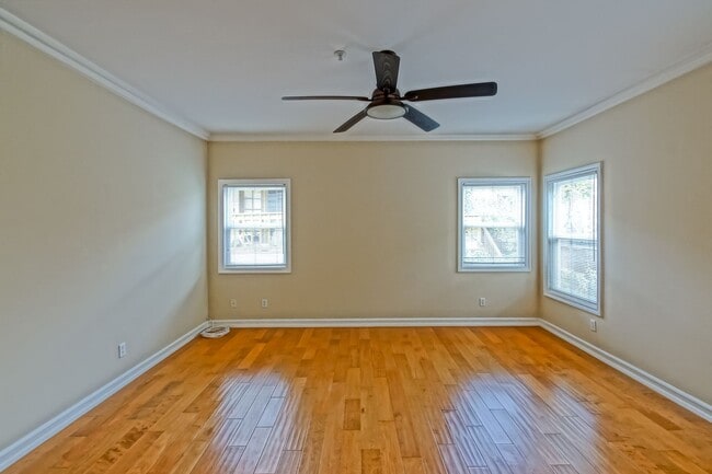 Building Photo - BEAUTIFUL, BRIGHT & AIRY 3BR2.5BA DETACHED TOWNHOME W/ LARGE 2-CAR GARAGE, WORKSHOP/BONUS ROOM, C...